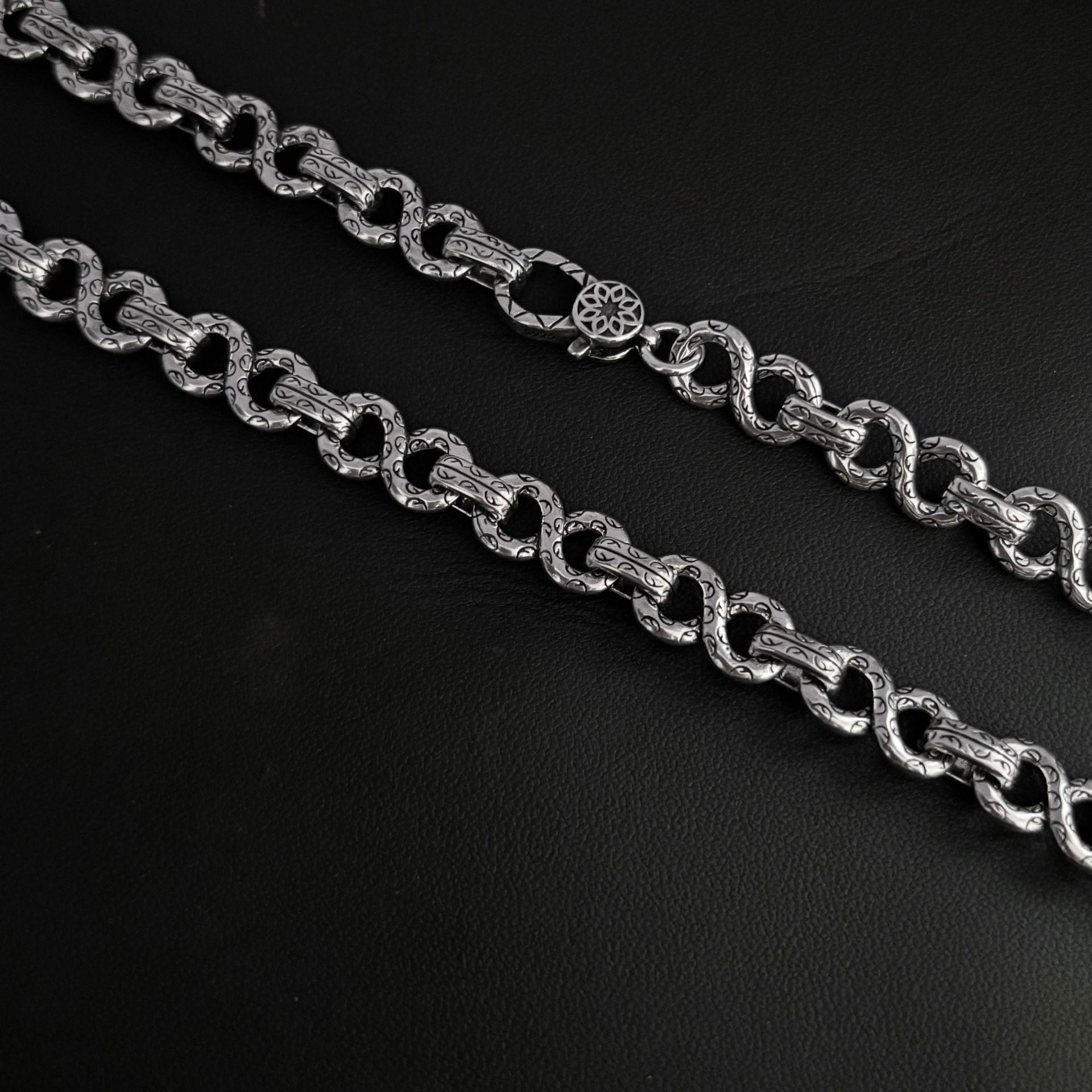 Chrome Hearts Retro Eternal Vine 8-shaped Necklace
